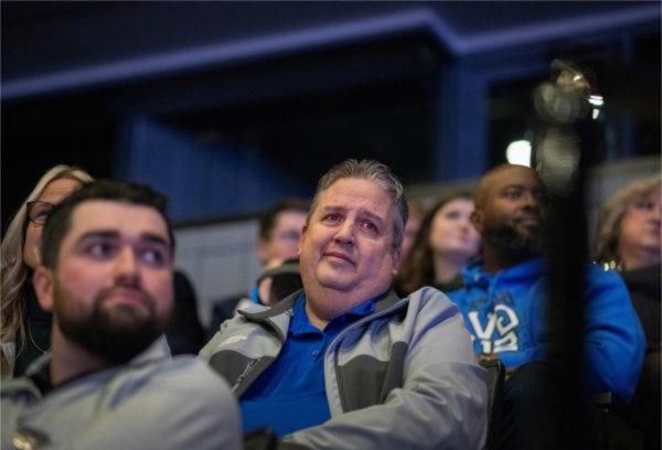 Student 演讲者 Megan Smith&rsquo;s father tears up seeing Smith on stage.